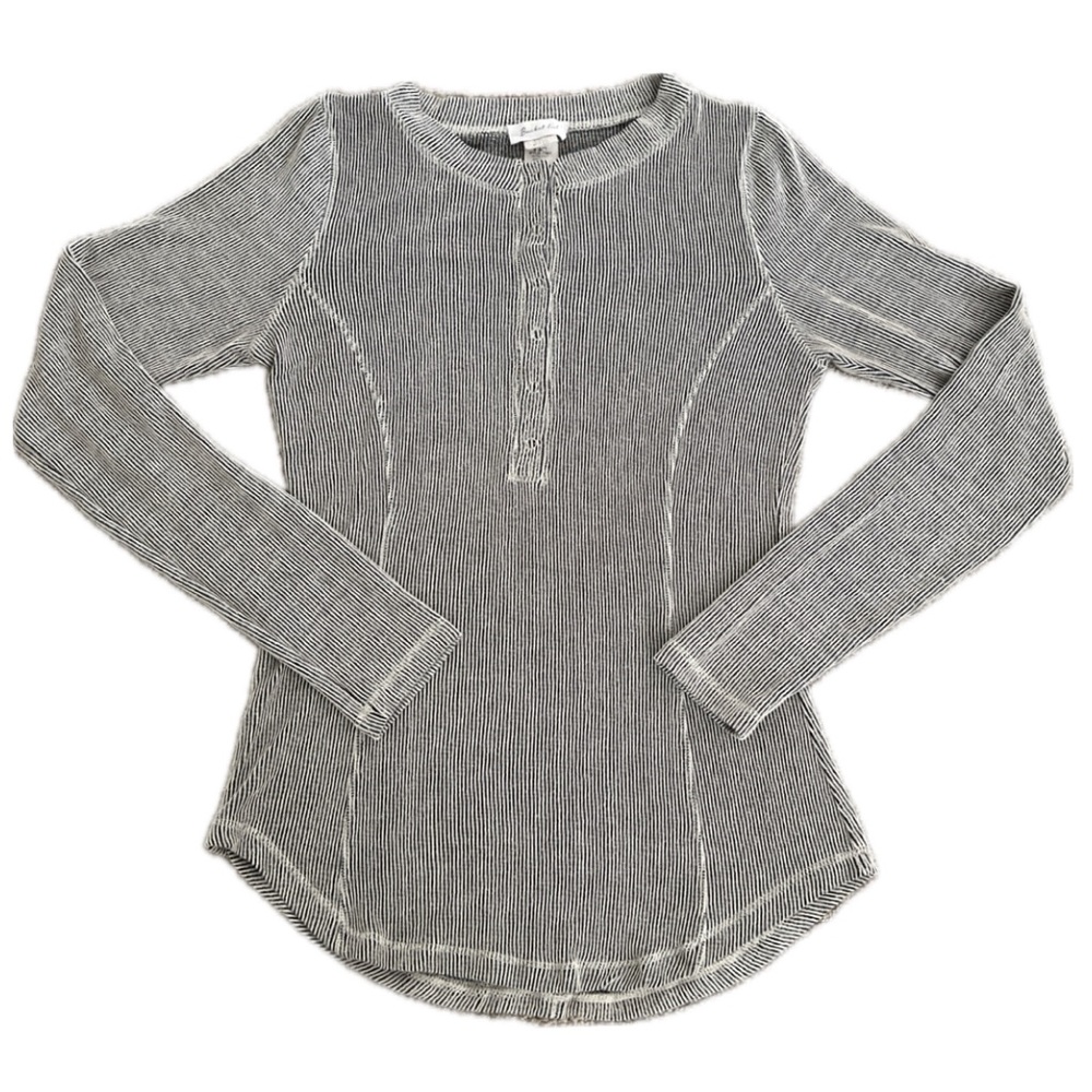 Soft Ribbed pinstripe long sleeve button-up shirt. Size: S/M